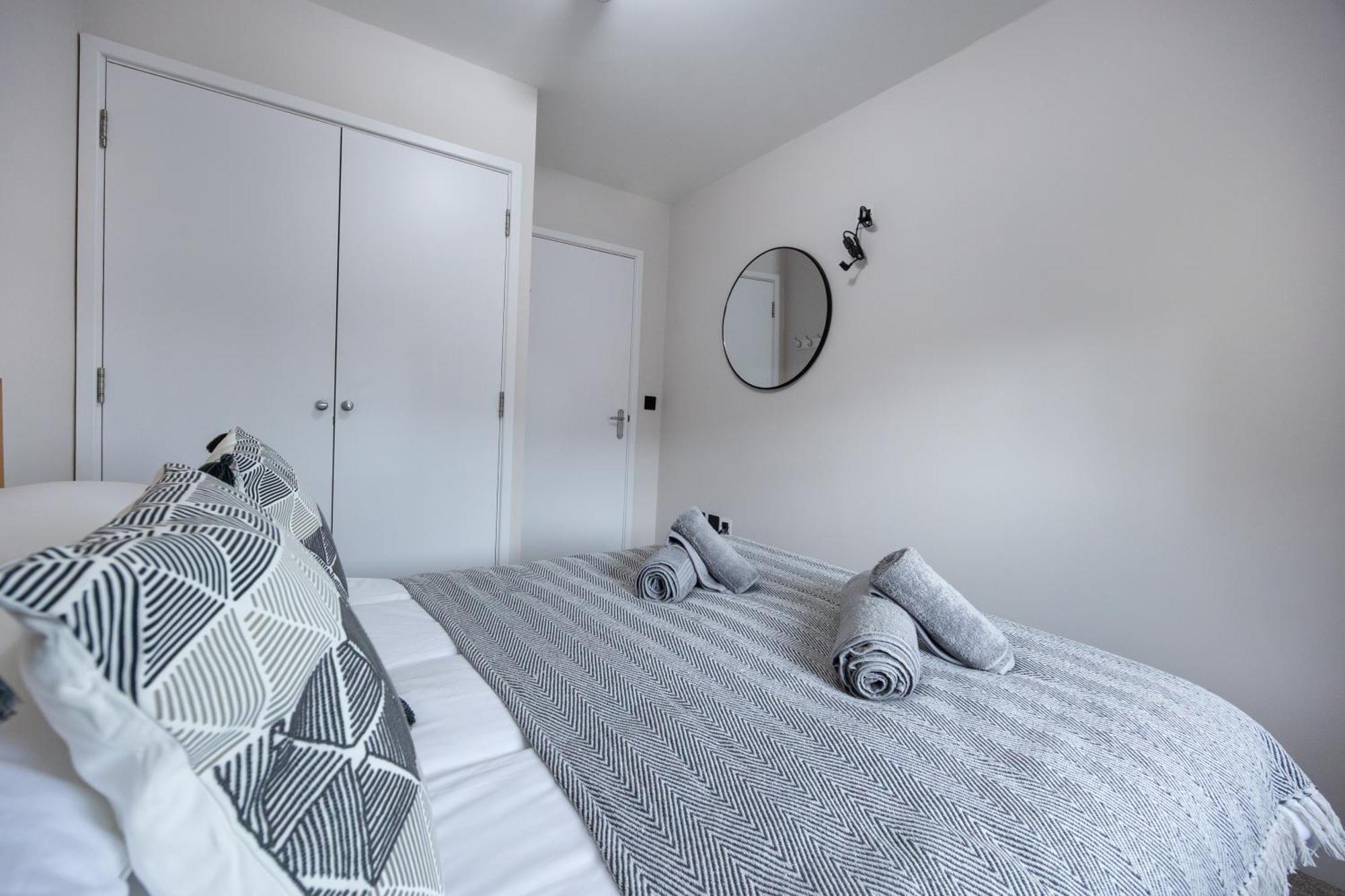 Stunning 3Br, Free Parking, Near Town Center, Long Term Discoun Lägenhet Reading Exteriör bild