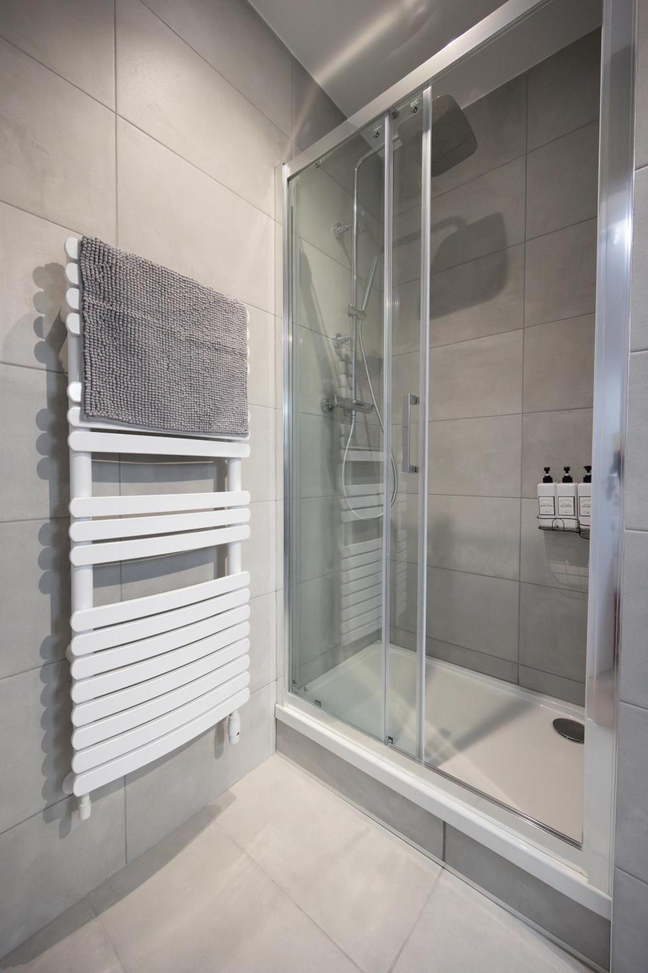 Stunning 3Br, Free Parking, Near Town Center, Long Term Discoun Lägenhet Reading Exteriör bild